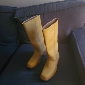 Banana Knee-High Women's Boots